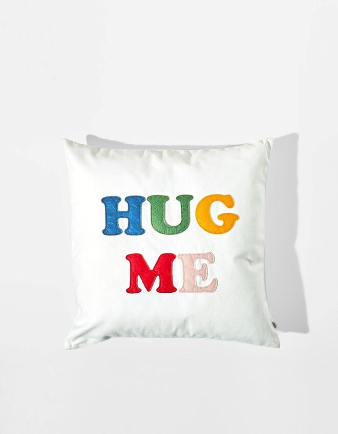 Capa de almofada, €12,99, Stradivarius