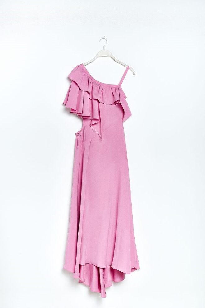 Vestido rosa com folho, €59,99, Sfera