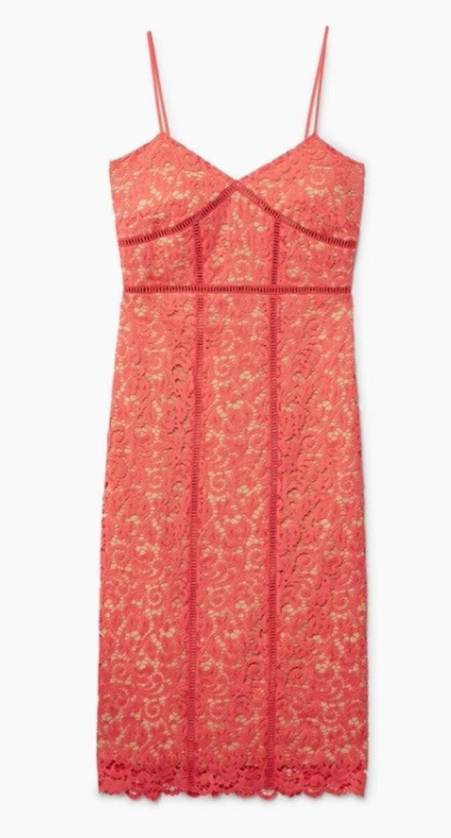 Vestido em renda coral, €49,99, Mango