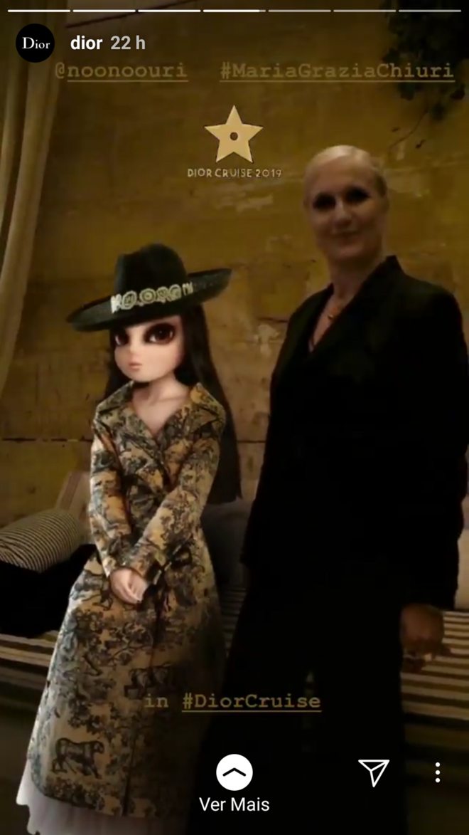 Noonoouri e a diretora artística da Dior Maria Grazia Chiuri