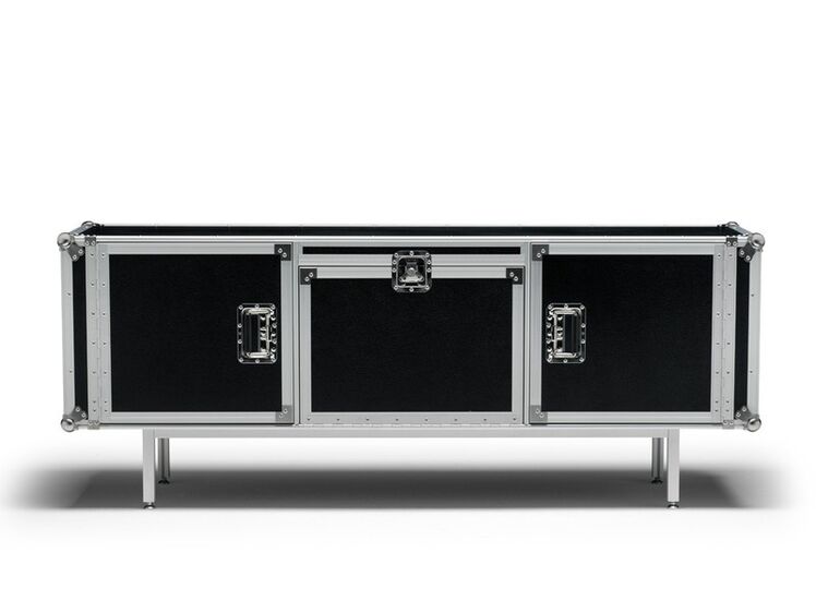 Consola em madeira e alumínio, €4143,80, The Diesel by Moroso, em nest.co.uk 