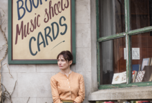 O filme A Livraria é um retrato de uma típica província inglesa dos anos 50, com Emily Mortimer a dar vida a Florence, uma mulher que abre uma livraria, ao mesmo tempo que vive um romance inesperado com um homem solitário (estreia a 21)
