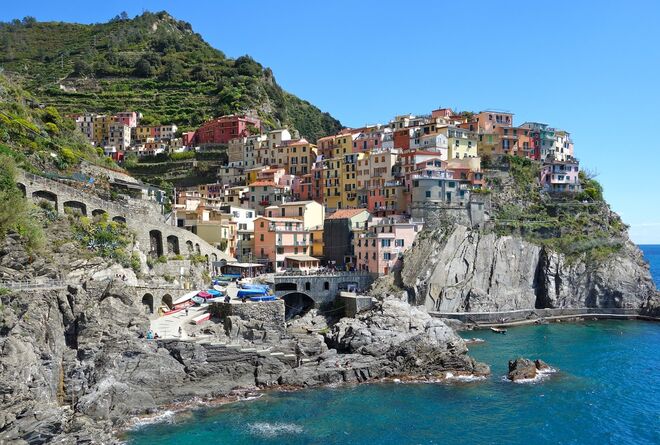 Cinque Terre, Itália: o alto fluxo de visitantes ao longo da costa da Riviera Ligure está ligado a um aumento no número de deslizamentos de terra e queda de rochas, portanto as autoridades prometeram restringir o número de turistas para 1 milhão.