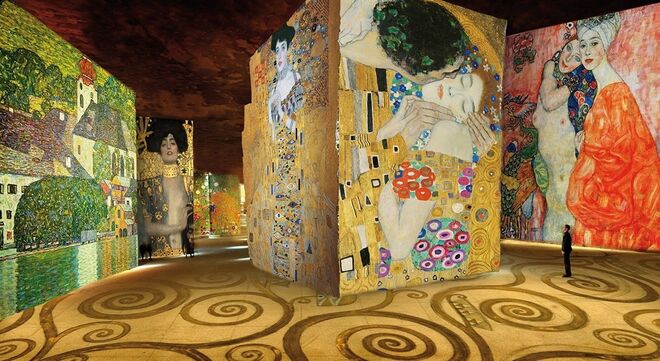 Exposição Klimt no Atelier des Lumières, em Paris. 