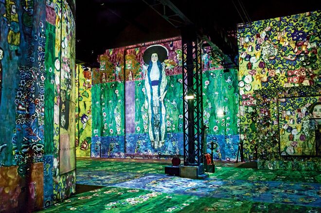Exposição Klimt no Atelier des Lumières, em Paris. 
