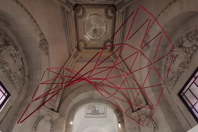 Grand HexaNet, de Elias Crespin, 2018. Exposição Artists and Robots no Grand Palais, em Paris. 