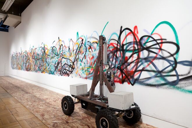 Senseless Drawing Bot, de So Kanno/Takahiro Yamaguchi, 2011. Exposição Artists and Robots no Grand Palais, em Paris. 