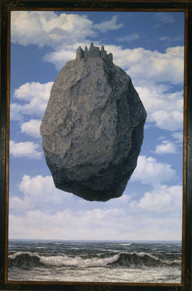 The Castle of the Pyrenees, René Magritte, 1959. Exposição Duchamp, Magritte, Dali - Revolucionários del Siglo XX no Palácio Gaviria, em Madrid.