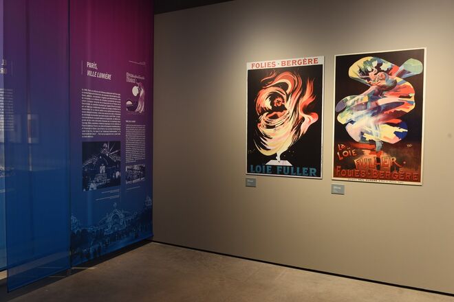 O interior da exposição. Exposição La Bailarina del Futuro. De Isadora Duncan a Joséphine Baker no Espaço Fundación Telefónica, em Madrid.