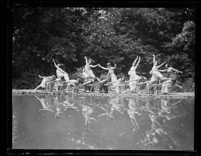 Dança, 1924, Harris Ewing. Exposição La Bailarina del Futuro. De Isadora Duncan a Joséphine Baker no Espaço Fundación Telefónica, em Madrid.