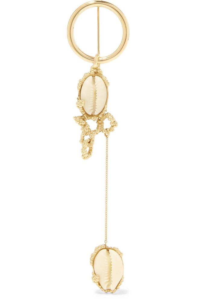 Alfinete de peito Isotope banhado a ouro, €355, Ellery, net-a-porter.com