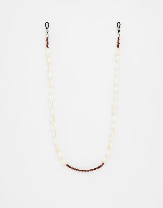 Cordão para óculos com conchas, €7,99, Pull & Bear