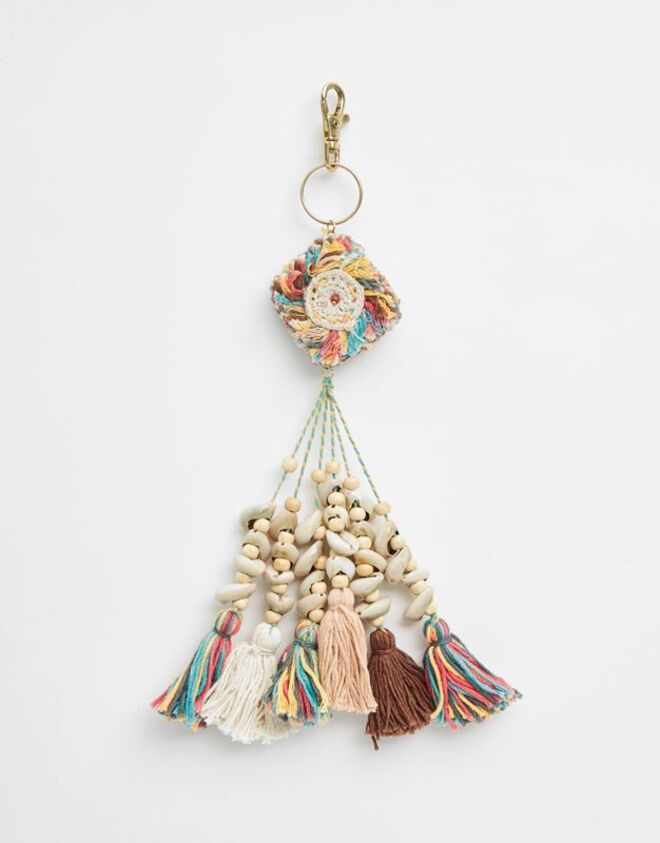 Porta-chaves com borlas e conchas, €7,99, Pull & Bear
