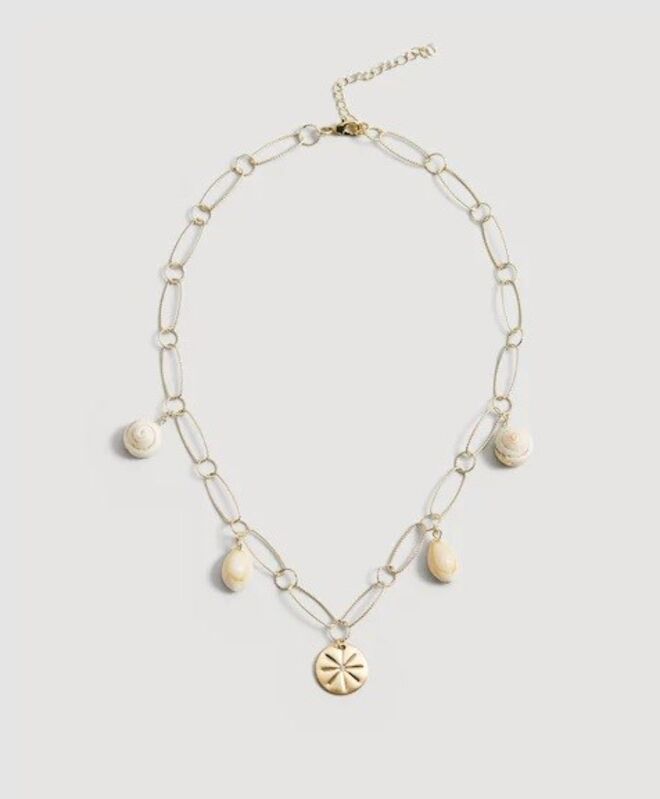 Colar contas conchas, €19,99, Mango