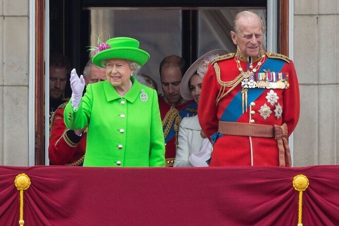 A rainha Isabel II e o príncipe Filipe na cerimónia Trooping the Colour, em 2016.