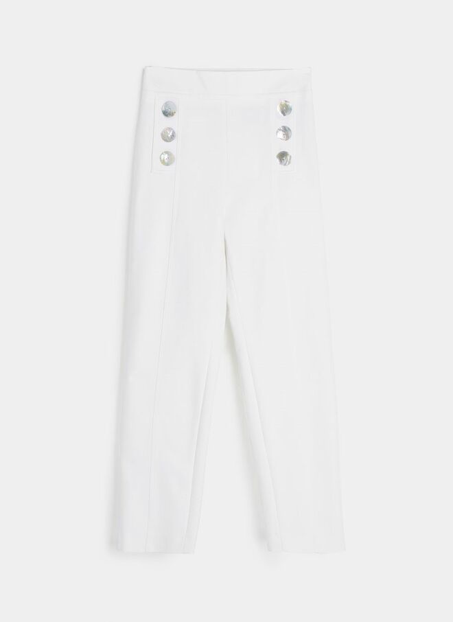 Calças com botões de nácar, €69, Uterqüe