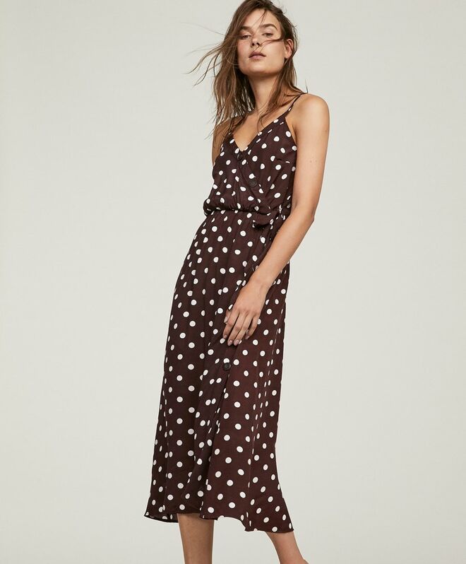 Vestido cruzado com bolinhas, €29,99, Oysho