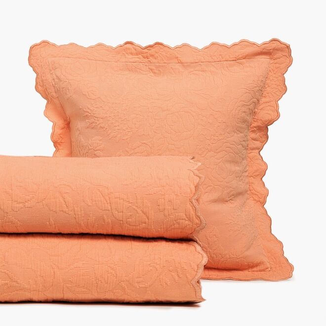 Edredrão bordado laranja, €69,99, Zara Home