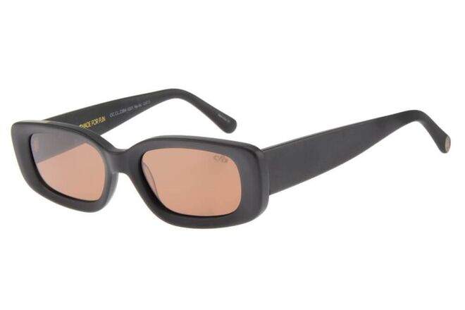 Óculos de sol com lentes laranja, €69,80, Chilli Beans