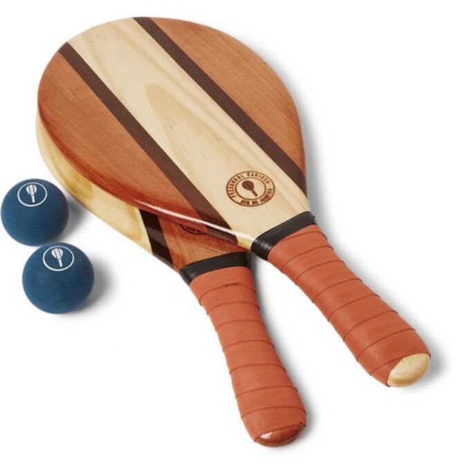 Trancoso Wooden Beach Bat And Ball Set, €190, Frescobol Carioca, em Mr. Porter