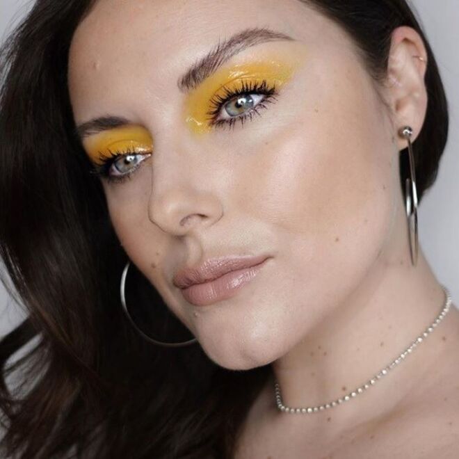 1. Sombra de cor forte 