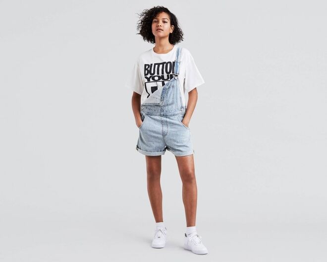 Jardineiras calção, €110, Levi’s 