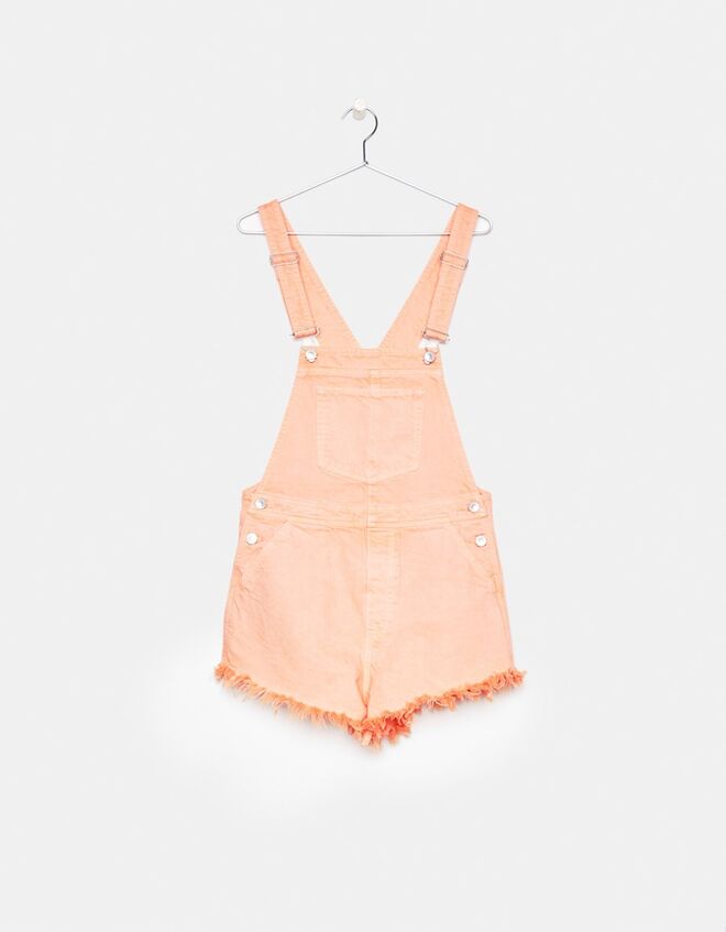 Jardineiras denim laranja desfiadas, €24,99, Bershka 