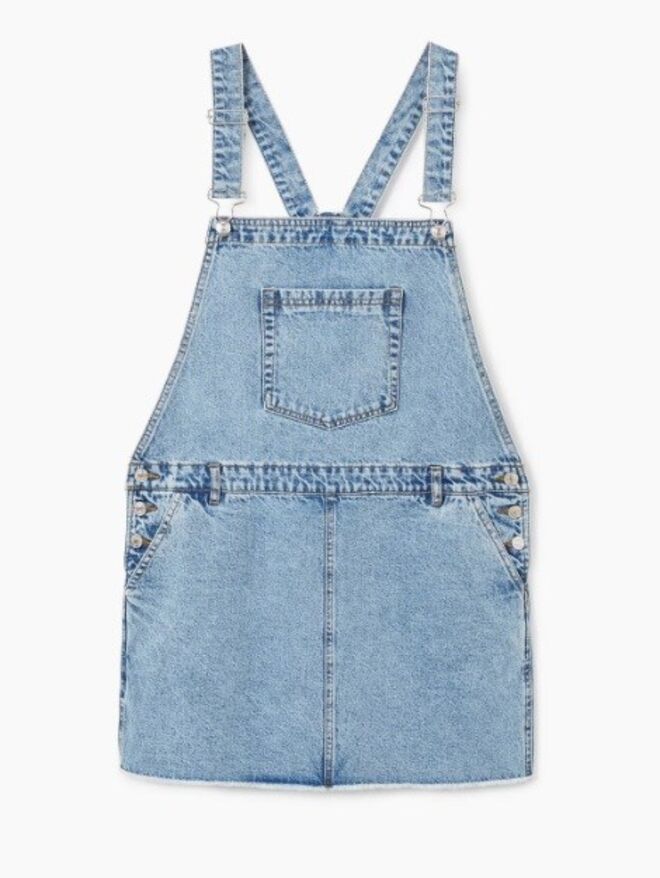 Jardineira vestido de ganga média, €35,99, Mango