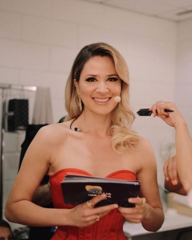 Sílvia Alberto com brincos Carolina Curado 