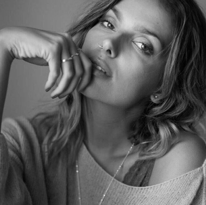 Mafalda Castro com jóias HLC Jewellery  