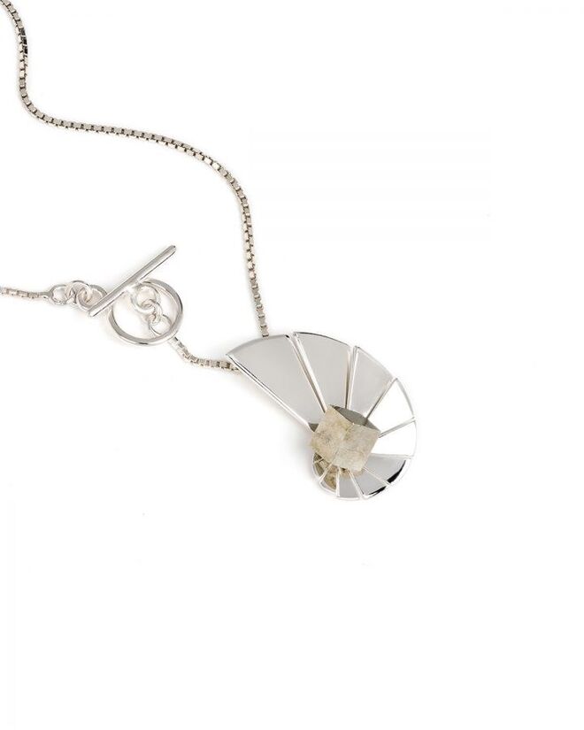 Colar Nautilus em prata, Vanglória 