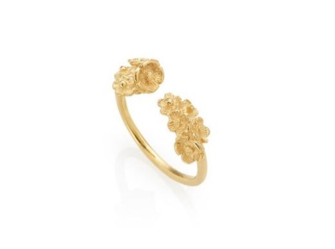 Anel Myosotis em prata, €43, Sopro Jewellery 