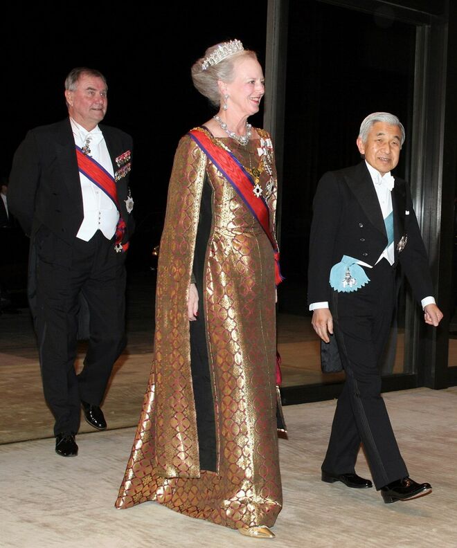 A rainha Margarida da Dinamarca com o príncipe Henrik, em visita oficial ao Japão, em novembro de 2004.