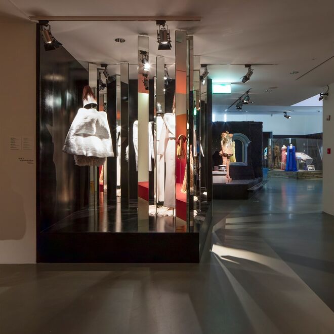 Imagem do interior da exposição Jan Taminiau – Reflections, no Centraal Museum em Utrecht.