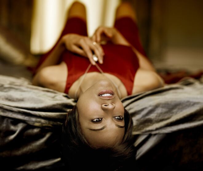 Zoë Saldaña em A Semente do Diabo (2014)