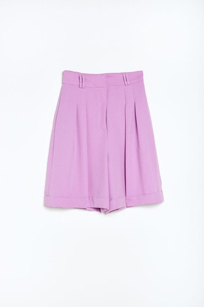 Shorts lilás, €29,99, Sfera 