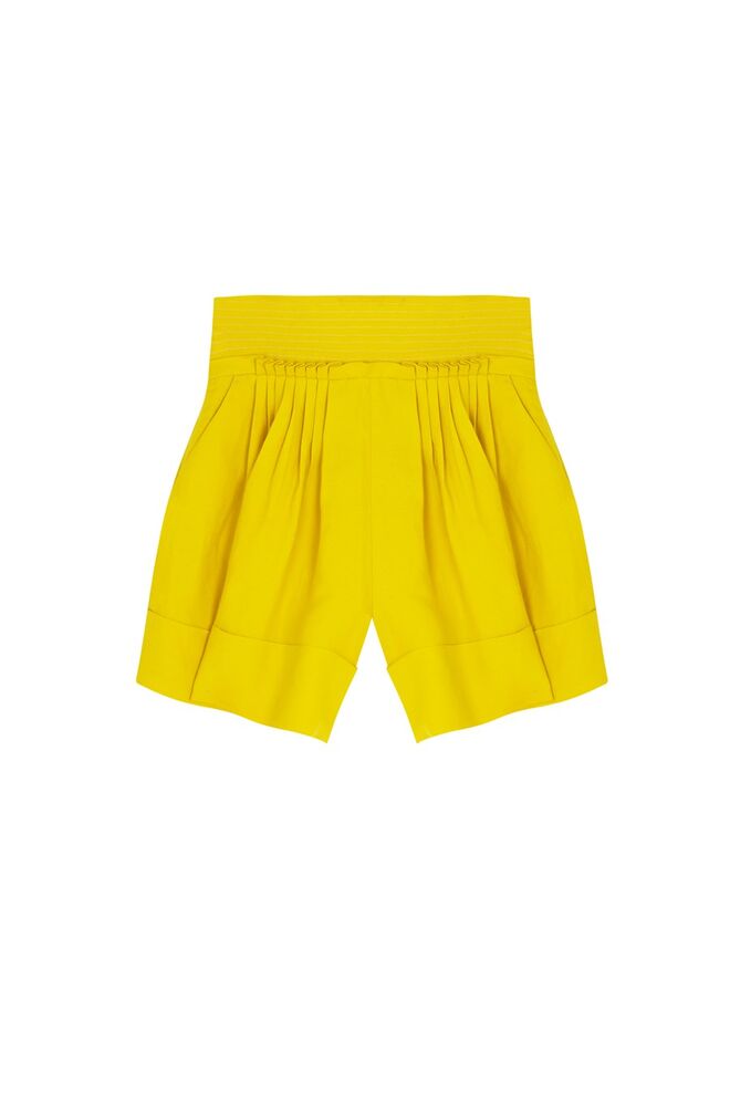 Bermudas em linho com pregas, €69,99, Massimo Dutti