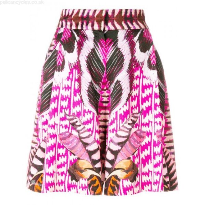 Bermudas de cintura alta com padrão, €473,82, Temperly London, shopbop.com 