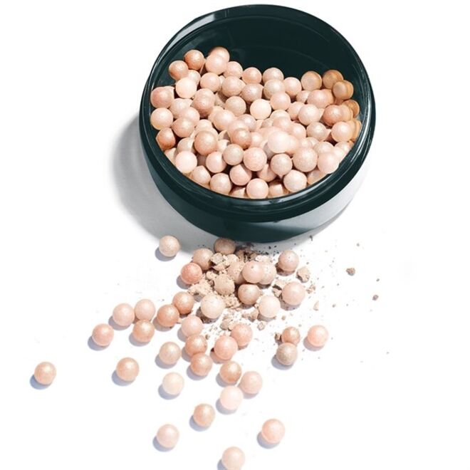 Pérolas iluminadoras, €19, Avon