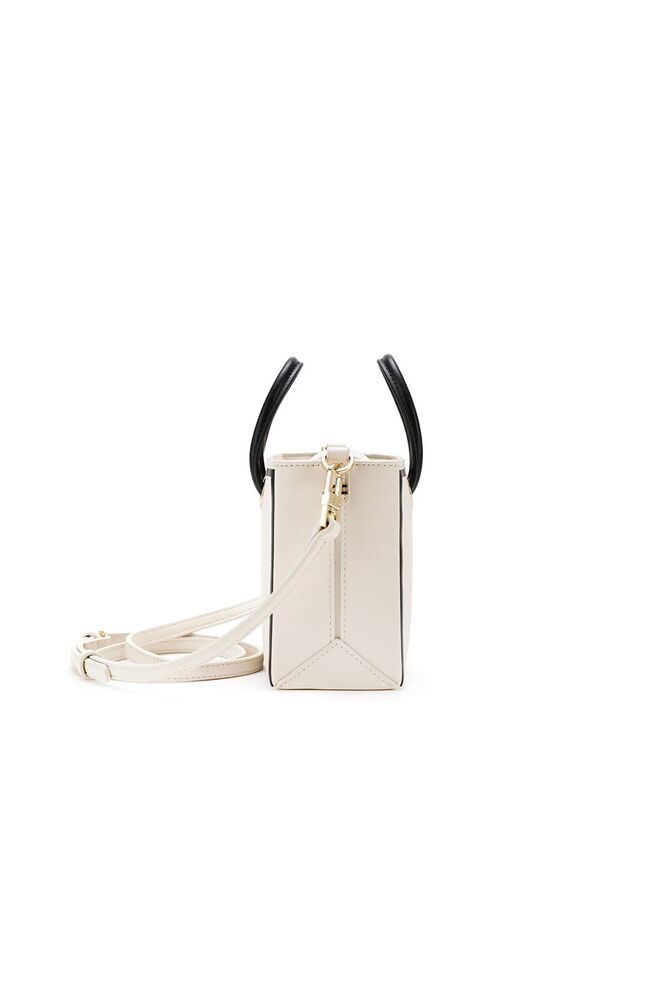 Carteira 18/22, €190, Elisabetta Franchi