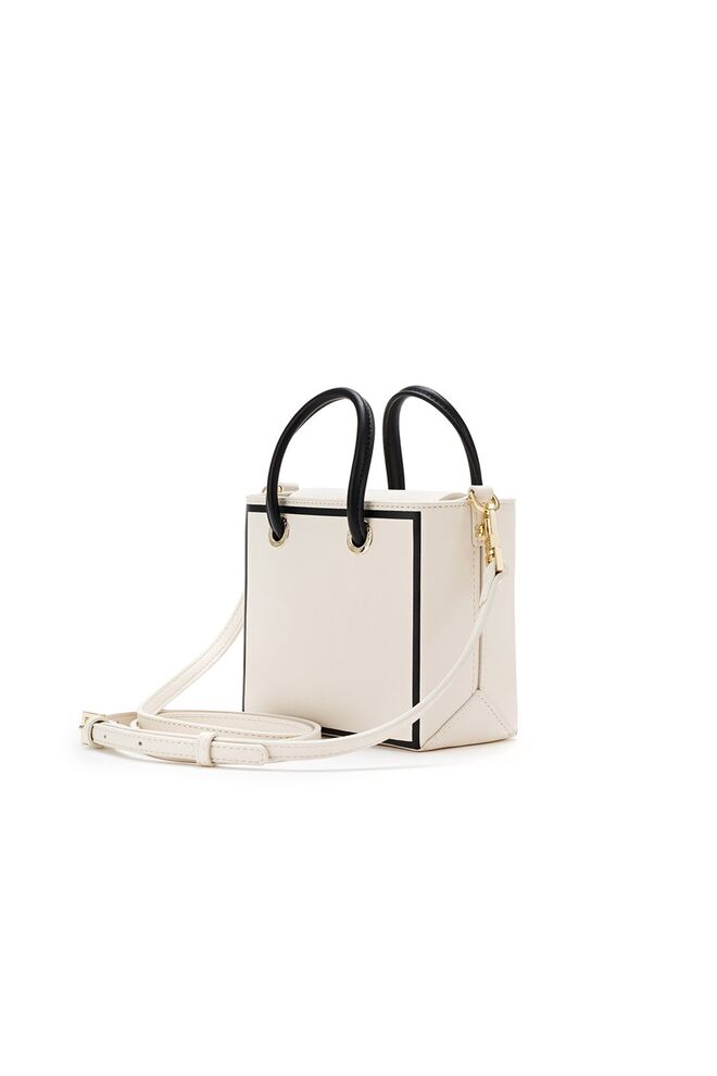 Carteira 18/22, €190, Elisabetta Franchi