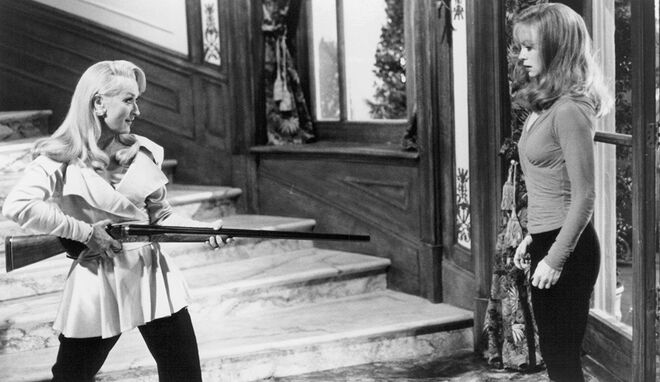 Meryl Streep e Goldie Hawn em A Morte Fica-Vos Tão Bem (1992) 