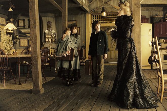 Meryl Streep, Liam Aiken, Emily Browning e Shelby Hoffman em Uma Série de Desgraças (2004)