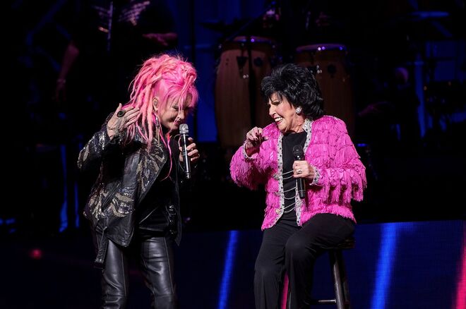 Cyndi Lauper e Wanda Jackson