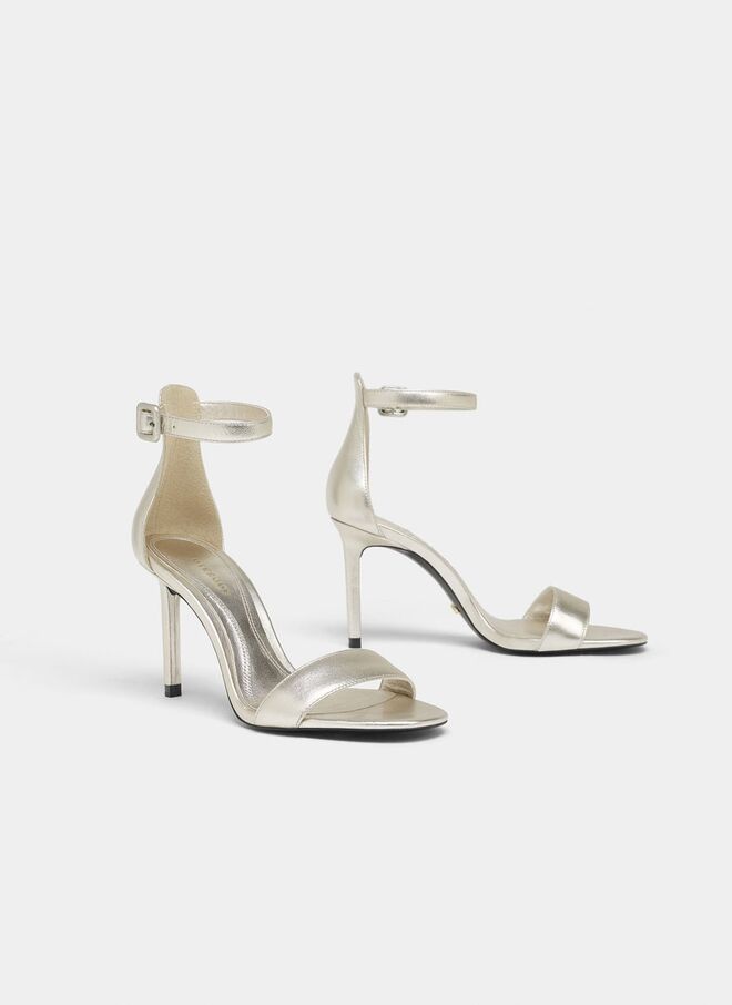 Sandálias de tiras, €89, Uterqüe 