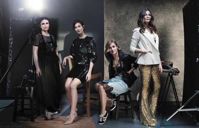 Rita Carmo: Top, Christian Dior, na Loja das Meias. Saia, by Malene Birger. Ténis, Nº21, na Stivali. |Joana Gama: Vestido, Miguel Vieira. Sapatos, Jimmy Choo, na Fashion Clinic. | Andreia Criner: Perfecto, Tommy Hilfiger. Vestido, Céline, na Loja das Meias. Colar, Fracomina. Ténis Gazelle, Adidas. | Marta Pereira da Costa: Blazer, Stella McCartney, na Fashion Clinic. T-shirt, Zadig & Voltaire. Calças, Twin-Set. Óculos, Primark. Sandálias, Luís Onofre.