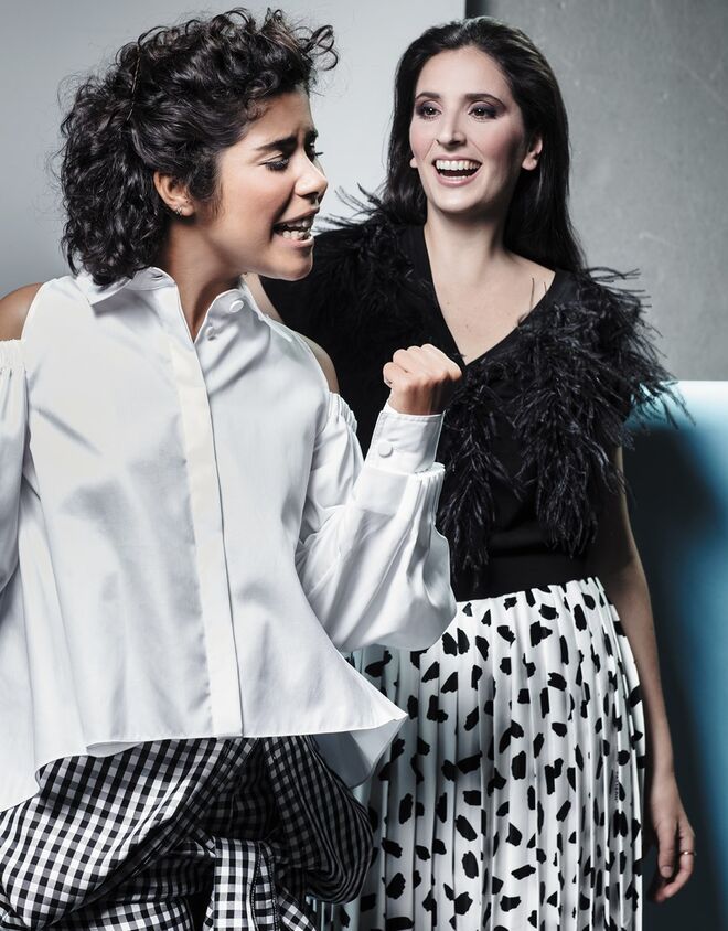 Da Chick: Camisa, Fendi, na Stivali. Jumpsuit, Sonia Rykiel, na Loja das Meias. | Inês Simões: Camisola, Nº21, e saia, Off-White, na Stivali.