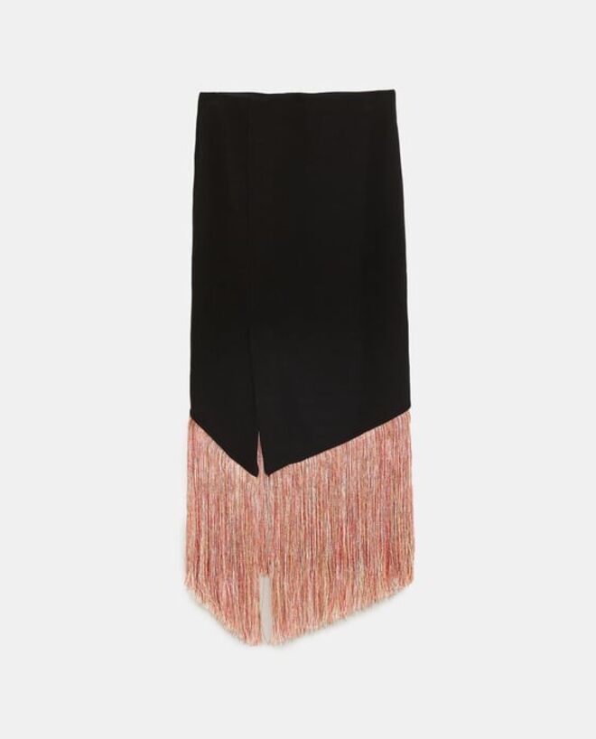 Saia com franjas, €12,99, antes €19,95, Zara 