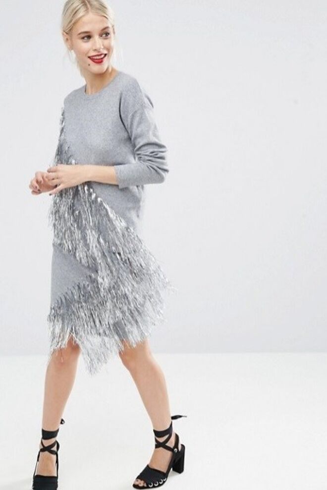 Vestido em malha com franjas metalizadas, €20,99, antes €41,99, Asos.com