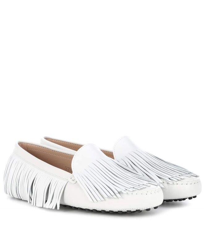 Loafers em pele, €315, antes €450, Tod’s, net-a-porter.com 